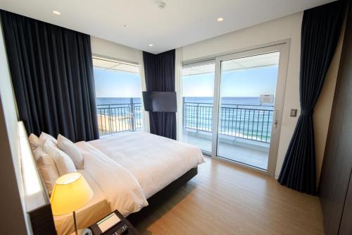 [Executive Lounge Access for 4] Junior Suite with Ocean View