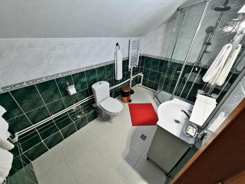 3 bedrooms, 4 beds