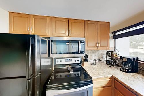 Beautiful Hilton Head Villa with Pools! condo - image 2