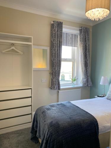 Family Suite with Private Bathroom image 10