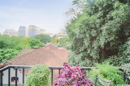 room detail thumbnail 1