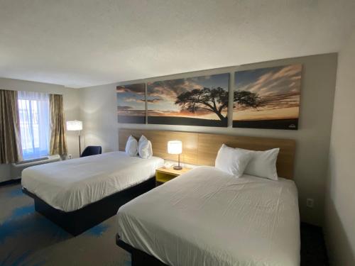 Queen Room with Two Queen Beds - Smoking