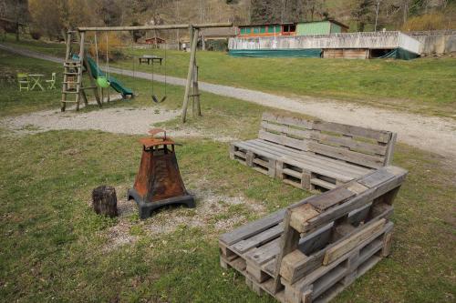 Spēļu laukums, chalet du camping la Porte St Martin in Saint-Martin-en-Vercors