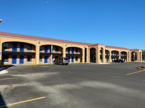 Days Inn by Wyndham Newnan - image 12