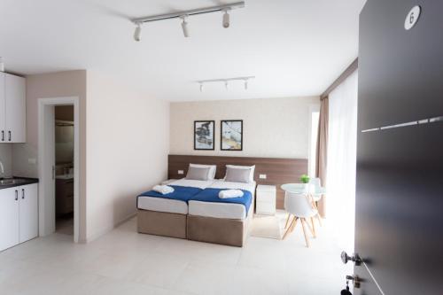 2 twin beds