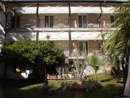 Studios Rosa - Νέα Σκιώνη