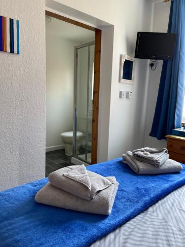 Standard Double Room image 3