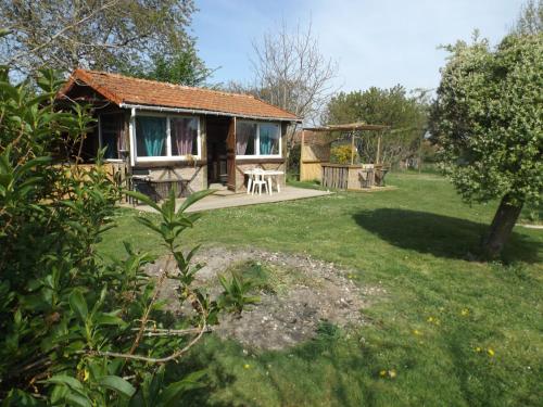 Logement atypique en Bourbonnais gîte à louer Bois de Tigoulet