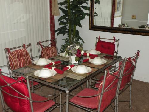 Lake View Dream Villa Stunning 5-Bed in Davenport - image 2
