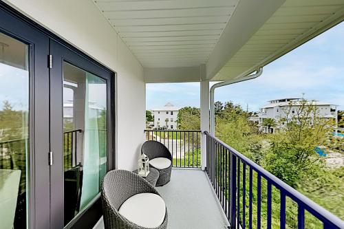 Hidden Lakes Gem - Balcony & Pool - Walk to Beach condo - image 3