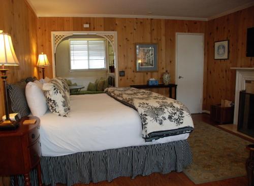 Carmel Garden Inn – Carmel, CA