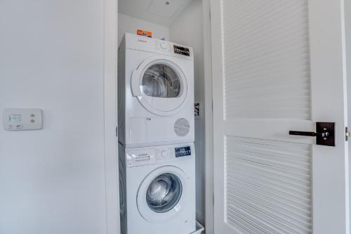 DC Marina Side 30 Day Stays - image 3