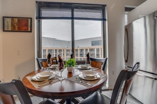 DC Marina Side 30 Day Stays - image 6