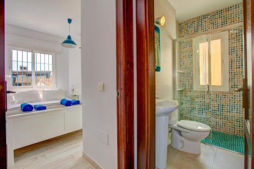Five-Bedroom Villa image 10