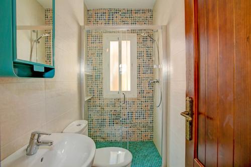 Five-Bedroom Villa image 9