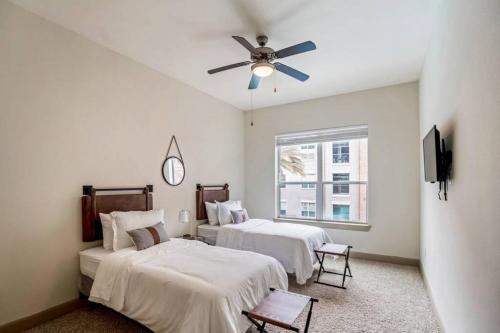 Bayou City BOHO - MED CTR/NRG 2bd/2bth W/Pool View