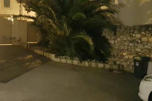 Gite du stade Le Studio cour parking et piscine partagee in District 10