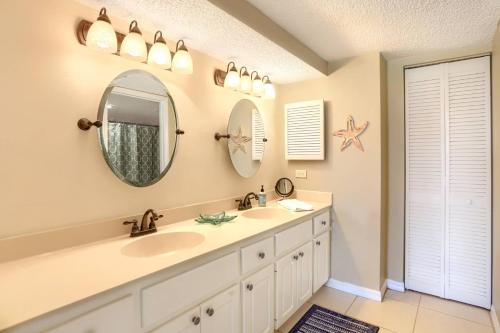1414 Beach Cottages - image 9