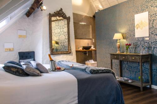 Deluxe Double Room image 4