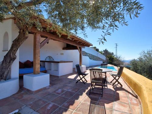  Casa La Zamarra near Sierra Tejeda natural park, Pension in Alcaucín