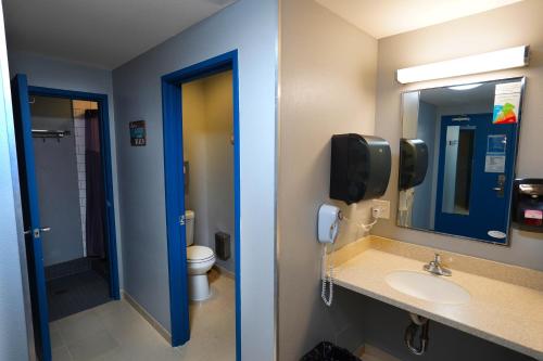 HI Los Angeles - Santa Monica Hostel - image 5