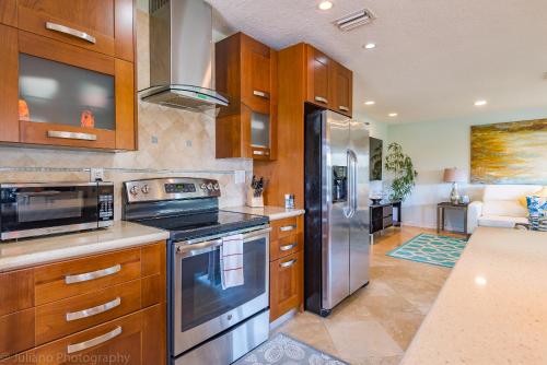 Highland Beach Retreat- Short walk to beach thumb 3