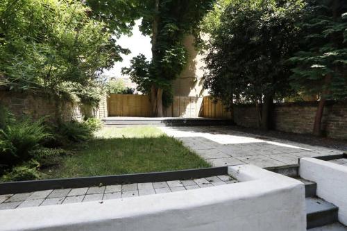 Picture of Modern 2 Bed Contemporary Garden Flat With.Own Entrance