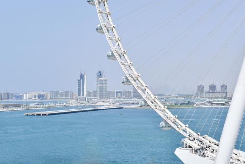 Spectacular 3 BR condo with maids room facing the Dubai Eye, Dubai (photo 5)
