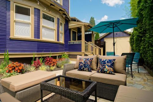 Secluded 2 Bdm Patio Villa Right By All The Action detail
