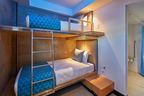 Private Bunk with Room in Shower 