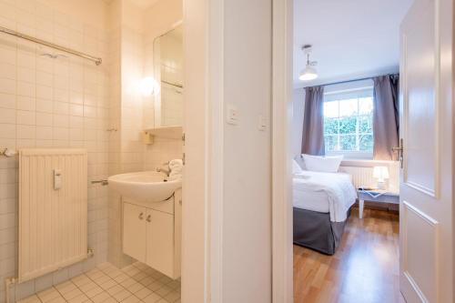 Apartment with Terrace image 7