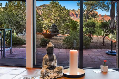 Modern, Luxury Studio With Awe Inspiring Red Rock Views Private Trail Head - Outdoor Firepit, Indoor Fireplace, on Property Sauna, Aromatherapy Steam Room, Hot Tub, Pools and Wellness Services, Sedona (foto 8)