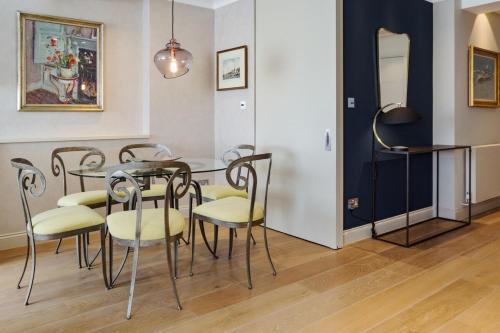 Beautiful 2 Bed2 Bath Flat in South Kensington - image 3