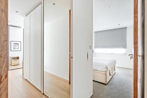 Elegant 2 Bedroom 2 Bath apartment in Baker Street