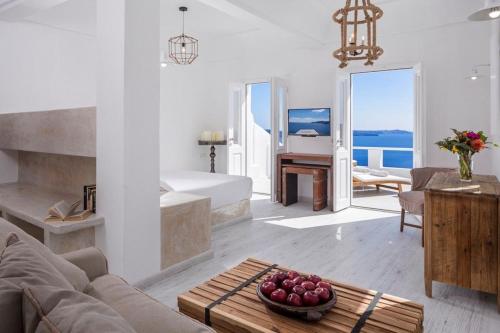 Luxury Santorini Villa Pure Bliss Villa Outdoor Plunge Pool Sea Caldera View 1 BDR Oia