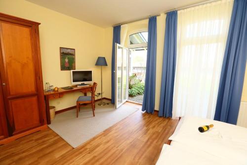 STADE LAND GOLF HOTEL & Tiny Houses in Deinste, Deutschland