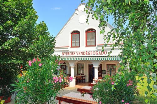 Nyerges Vendégfogadó (Nyerges Vendegfogado) in โซพรอน