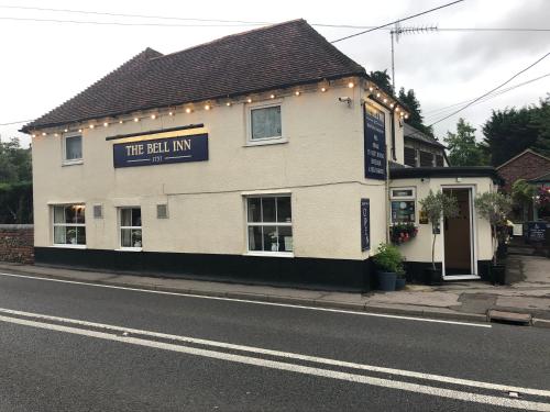 The Bell Inn - Accommodation - Salisbury