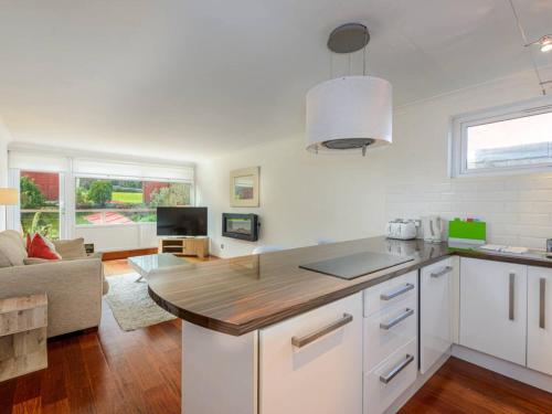 Corrin - chic 1 bedroom apartment