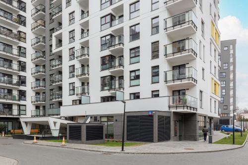 Metro Płocka Exquisite Apartment by Renters - image 10