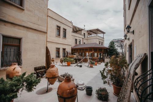 Royal Balloon - Cappadocia & Royal Stone Houses - Göreme
