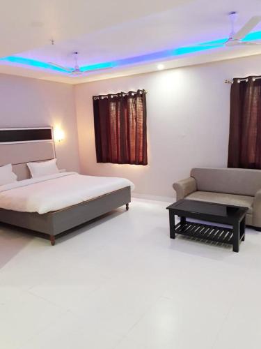 1 queen bed, 1 twin bed