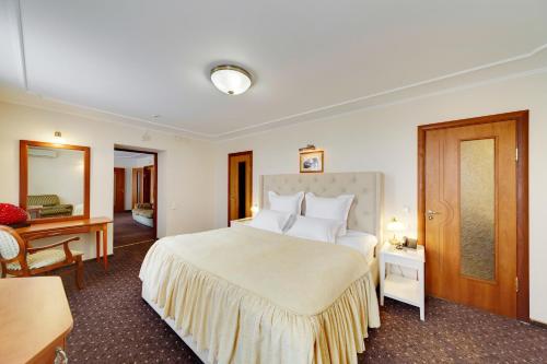 Hotel Polustrovo - image 3