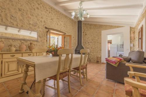 Finca en entorno natural con piscina - image 6