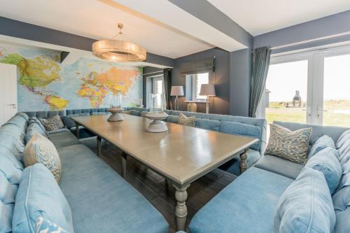 Ocean View,Kinsale, Hosted by Exquisite holiday homes, sleeps 22 in Мелоу