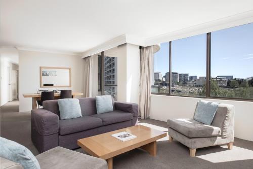 Three-Bedroom Apartment - Weekly Housekeeping