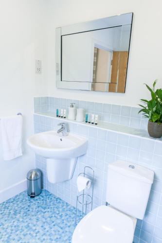 Camstay Longworth Avenue - image 2