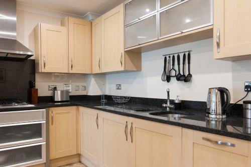 廚房, 隆沃斯大道坎姆斯德酒店 (Camstay Longworth Avenue) in 聖安德魯斯堂區