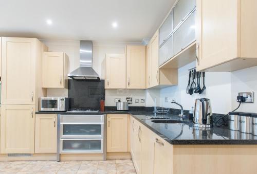 廚房, 隆沃斯大道坎姆斯德酒店 (Camstay Longworth Avenue) in 聖安德魯斯堂區