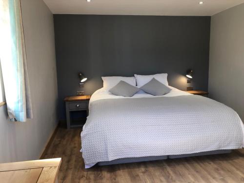 Luxury Barn & Hot Tub at Escape to the Stables in Llandyrnog